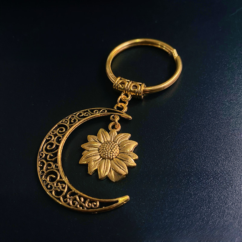 Wholesale Alloy Hollow Moon Keychain