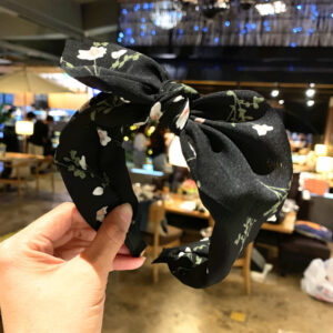 Fresh floret middle square Black