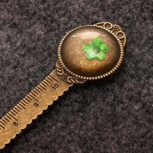 Little Narcissus green / Dried Flower Bookmark