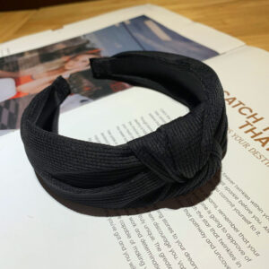 Fluorescent cloth knotted black