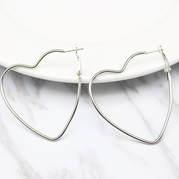 Wholesale Wire Metal Large Heart Shaped Hollow Earrings