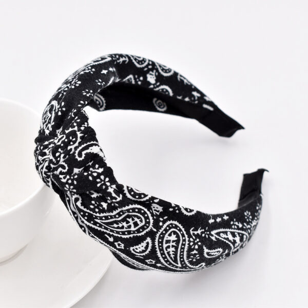 Wholesale Knitted Retro Baroque Cashew Flower Fabric Headband