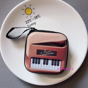 Retro electronic keyboard coin purse