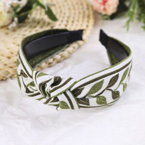 Green embroidery knotted headband