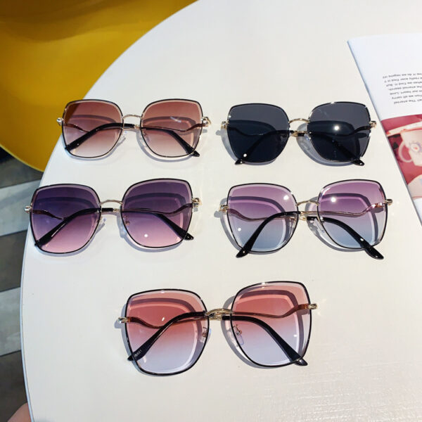 Wholesale PC Frameless Female Sunglasses