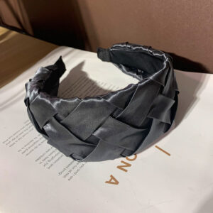 Satin cruciferous dark gray