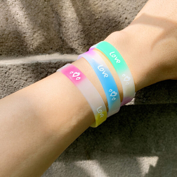 Wholesale Love Peach Heart Silicone Luminous Sports Running Bracelet
