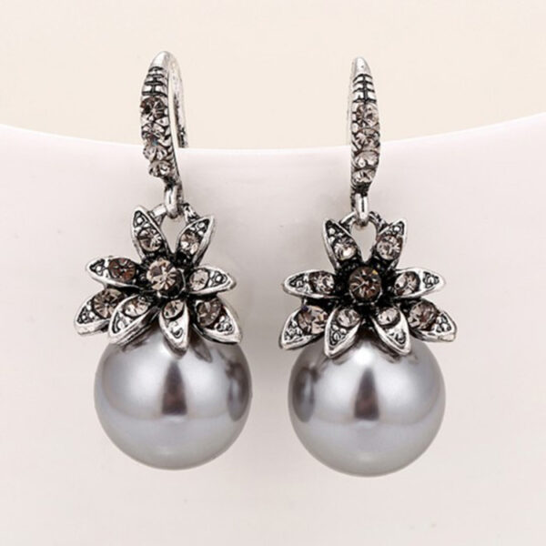 Wholesale Vintage Creative Pearl Sunflower Diamond Earrings