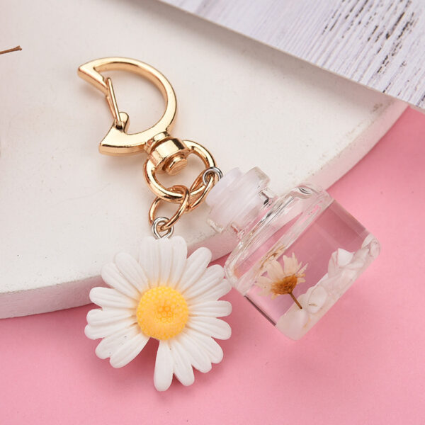 18407388176_707145485 Wholesale Moon Buckle Small Chrysanthemum Oil Quicksand Acrylic Keychains