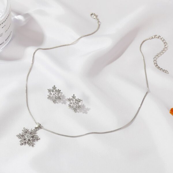 Wholesale Full Diamond Snowflake Alloy Earrings Necklace Set