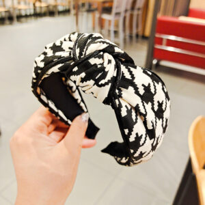 Black Houndstooth Clip Strap