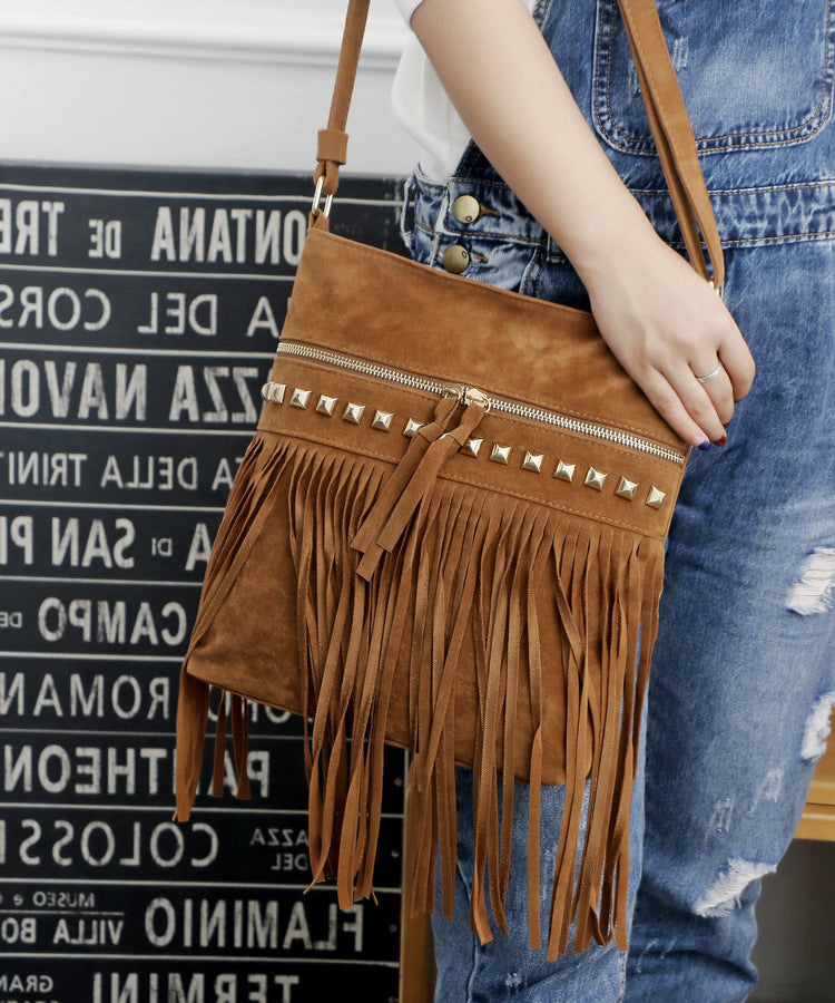 Wholesale Veet Rivet Tassel Shoulder Bag