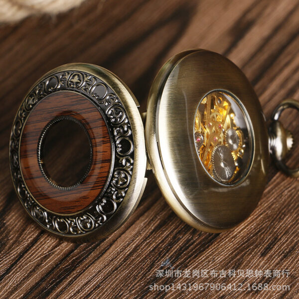 Wholesale Vintage Wooden Circle Skeleton Vintage Roman Numeral Manual Mechanical Alloy Pocket Watch