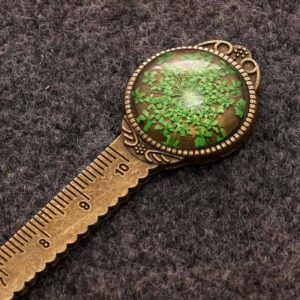 Lace Green / Dried Flower Bookmark