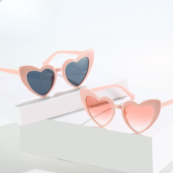 4385374a4558a855fb1b298fbb5a8196 Wholesale Heart Party PC Sunglasses
