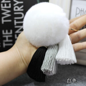 White fur ball / 8cm