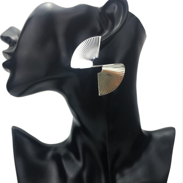 9008349054_1476080359 Wholesale Swivel Stripe Scalloped Alloy Earrings