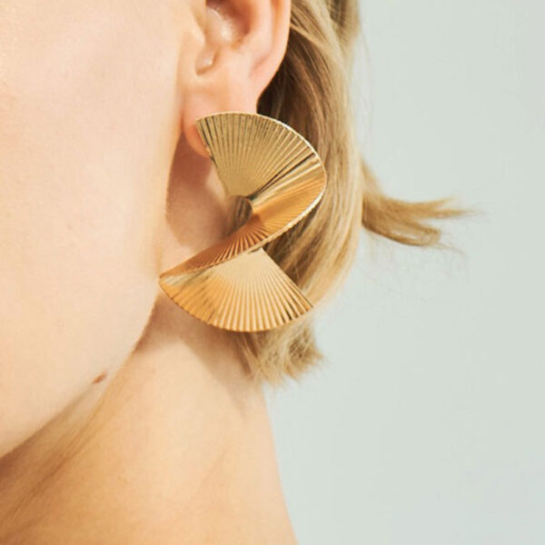 9046634422_1476080359 Wholesale Swivel Stripe Scalloped Alloy Earrings