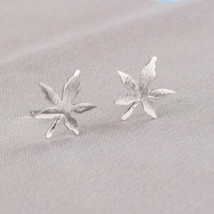 006 Maple Leaf / 925 ear needles
