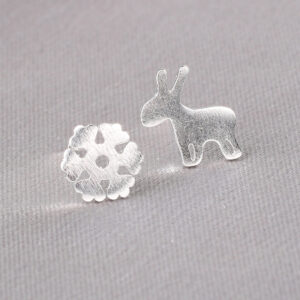 010 Snowflake Deer / 925 ear needles