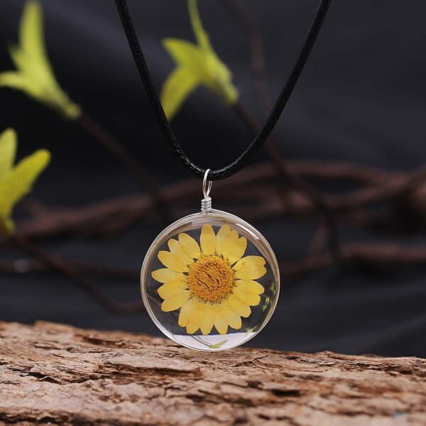 Wholesale Gem Creative Dry Flower Crystal Glass Necklace