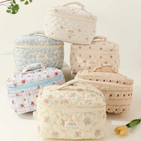O1CN0100v0Nu1dv4kcqSQwO__950973797-0-cib-1 Wholesale Portable Large Capacity Small Floral Storage Portable Quilted Cotton Cosmetic Bag