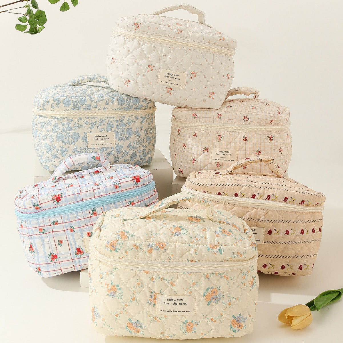 Wholesale rtable Large Capacity Small Floral Storage rtable Quilted Cotton Cosmetic Bag