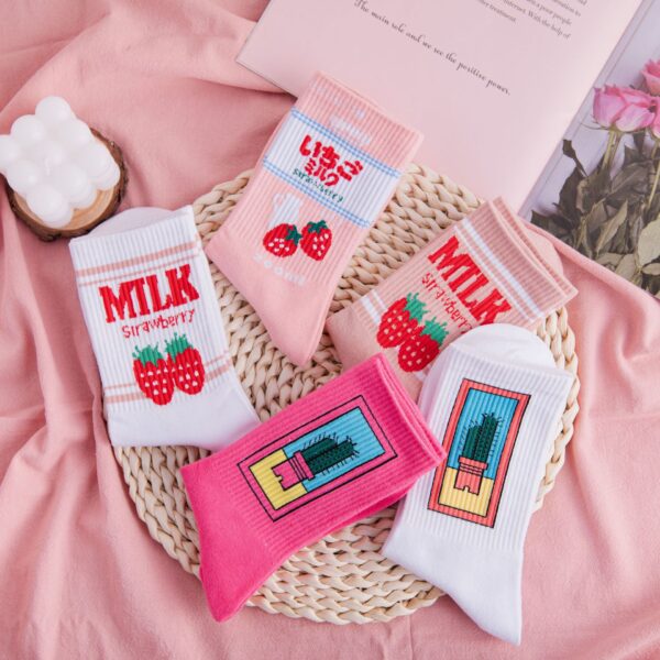 O1CN010LeDFR2LaJtKdSWRd_2214409469708-0-cib Wholesale Pink Strawberry Is Versatile and Wears Mid-socks Over The Collegiate Style