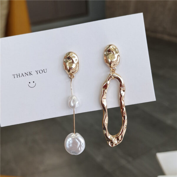 Wholesale Metal Geometric Pearl Earrings Asymmetric Earrings