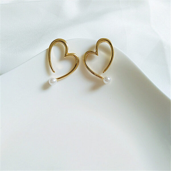Wholesale Alloy Hollow Heart Pearl Earrings