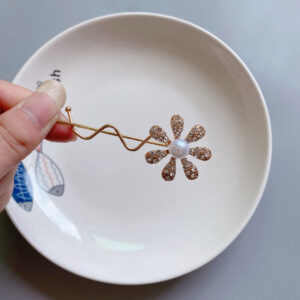 7 leaf flower twist clip [gold]]