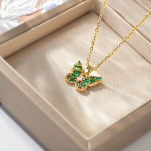 Hole green / Hollow butterfly necklace