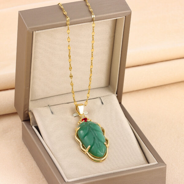 O1CN010lsIZX1xajQPj0K7k_2213206166460-0-cib Wholesale of Green Imitation Chalcedony Stainless Steel Necklaces