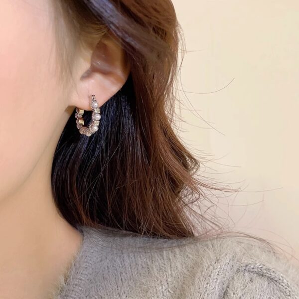 Wholesale Circle Pearl Vintage Earrings