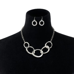 White K (earrings necklace)