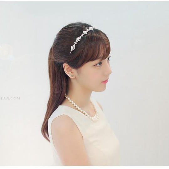 O1CN011Pahdf1yaYrBCn3Dd_2215209296595-0-cib Wholesale Alloy Row of 7-diamond Inlaid Rhinestone Earrings