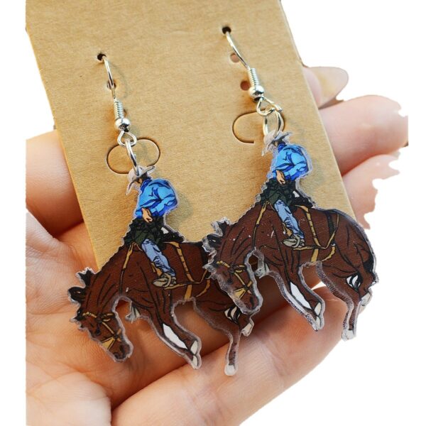 O1CN011QWuAn1groxTAGj49_6000000004196-0-cib Wholesale Western Style Denim Horse Riding Acrylic Earrings