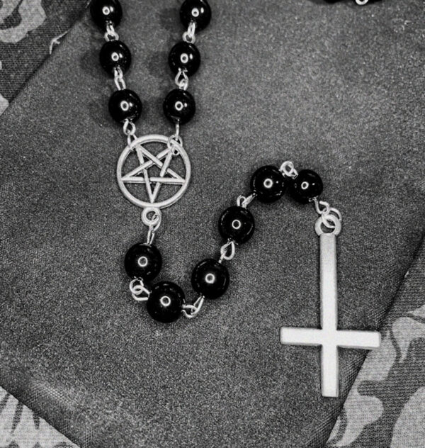 O1CN011TS2Na21w2GkzNKFR_2212819817048-0-cib Wholesale Alloy Circle Pentagram Cross Black Beaded Necklace