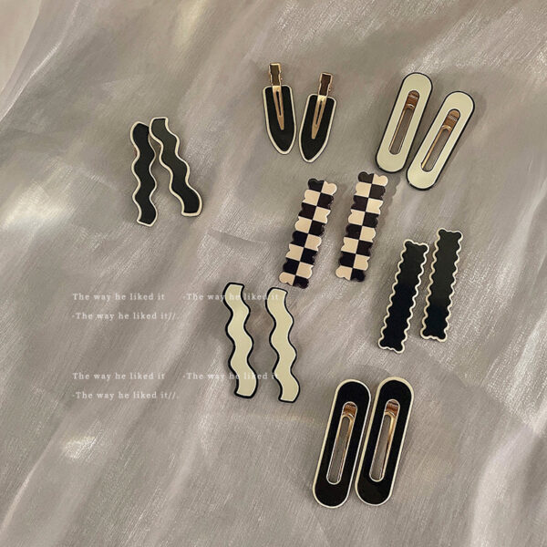 Wholesale Black and White Checkerboard Plastic Hair Clip