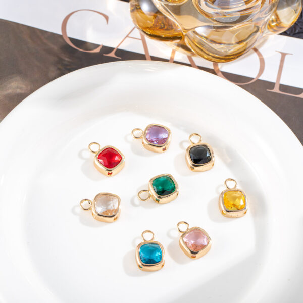 O1CN011c9AUo2CxpiD4TiS0_2209035208541-0-cib Wholesale Crystal Sugar Cube Pendant Accessories