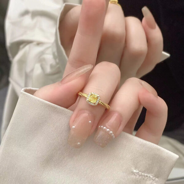 O1CN011syFCK1Wow9eWnnNW_2905482836-0-cib Wholesale 18k Gold Plated Yellow Diamond Small Sugar Cube Colored Treasure Ring