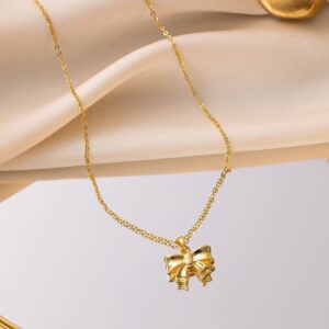Three-dimensional bow necklace