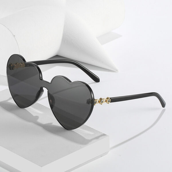O1CN012TdR5p1f1JdHWepLn_2212082493946-0-cib Wholesale PC Frameless Heart Shaped Sunglasses
