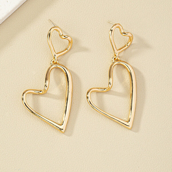 O1CN012uyWpZ27XCWeJ4Kja__3398757806-0-cib Wholesale Palace Love Alloy Earrings