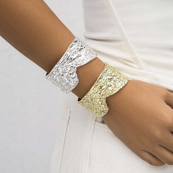 O1CN012yPWRM1E96sWzoEK6_988240308-0-cib Wholesale Geometric Simple Texture Iron Bracelet