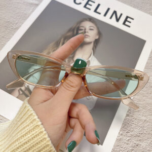 Tea-framed light green tablets