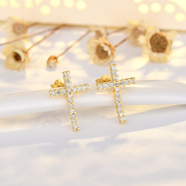 Wholesale Zircon Heart-shaped Simple Cross Copper Stud Earrings