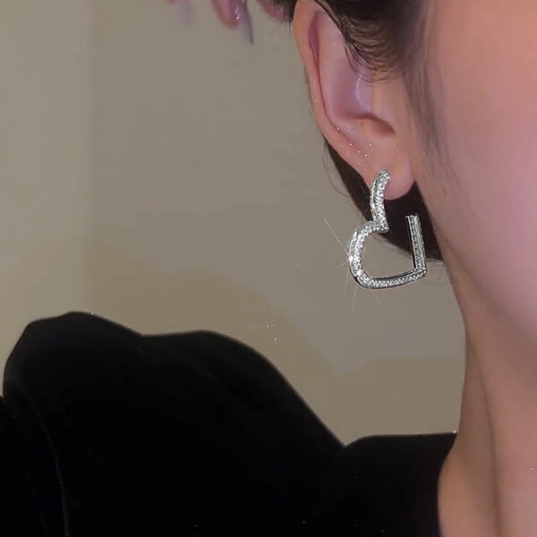 O1CN013Wkdrp1jNXMBJHVjf_3551054536-0-cib Wholesale Micropaved Zirconia Love Heart Earrings