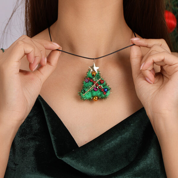 Wholesale Christmas Ornaments Plush Christmas Tree Plastic Necklace Sweater Chain
