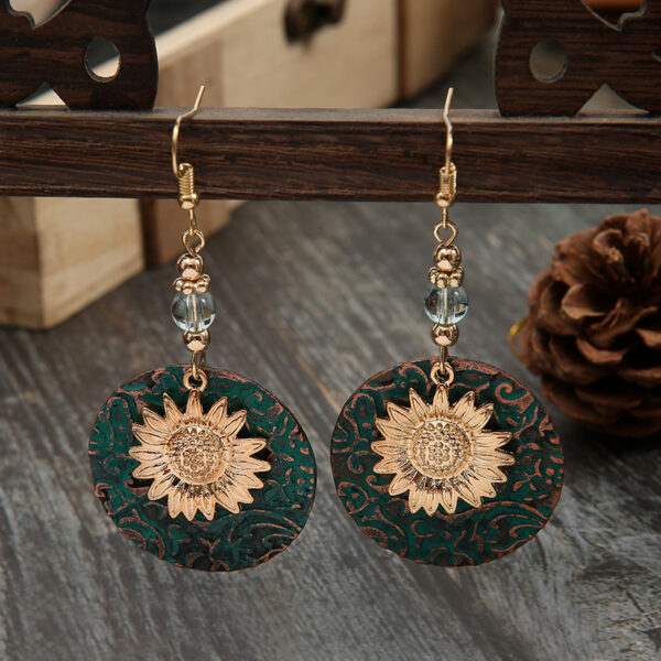 O1CN013b9WdG1qyMQF2d9E6_2206372095564-0-cib Wholesale Vintage Bohemian Sunflower Alloy Earrings